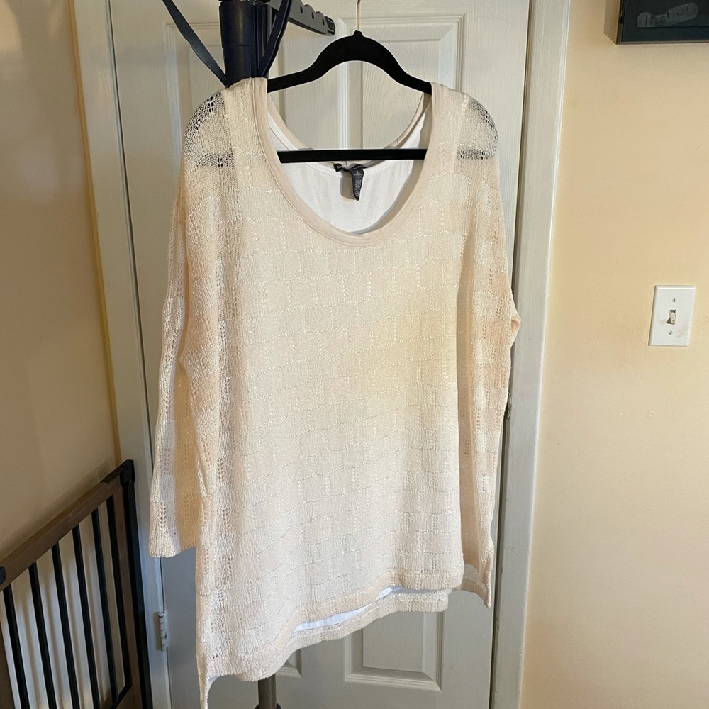 ❤️Chelsea & Theodore Blouse sweater beije size medium with under white tank top